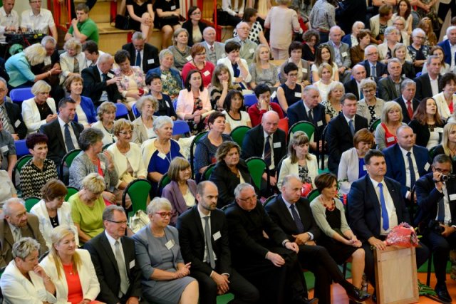 Jubileusz 100-lecia Szkoły - „Wspomnień czar” - część artystyczna podczas uroczystych obchodów Jubileuszu Szkoły